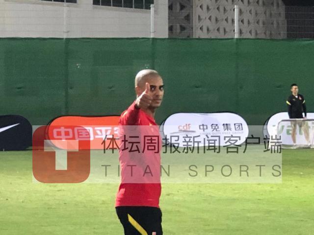 世界杯客户端升级说明-国足转战西亚1个月进入备战快车道 阿兰光头抢眼