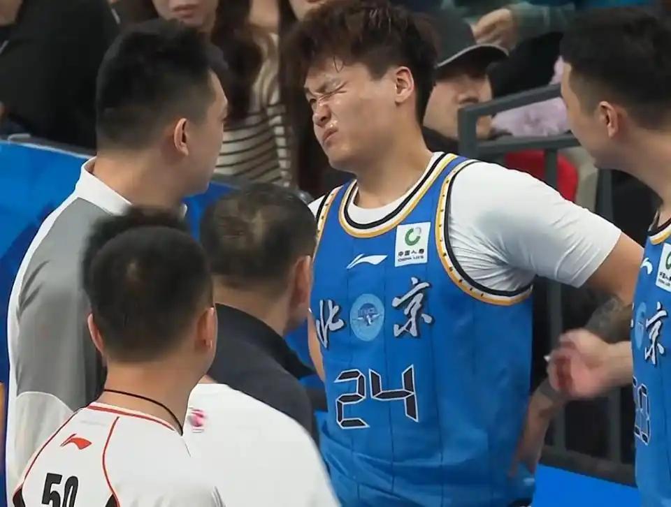 世界杯比赛直播地址-CBA三消息:赵睿伤病更新,徐杰回应百万票王,山西球迷又闯祸